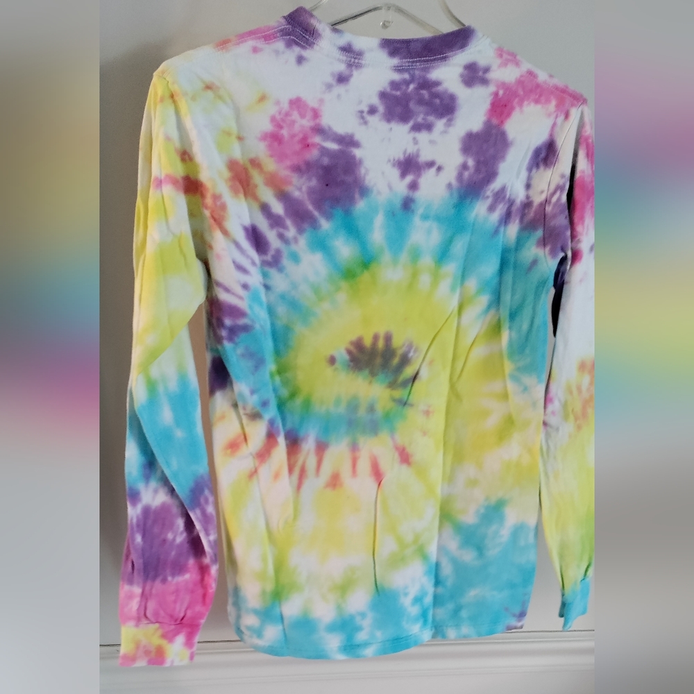 Tie Dye great long sleeve with Band cuff sleeves.